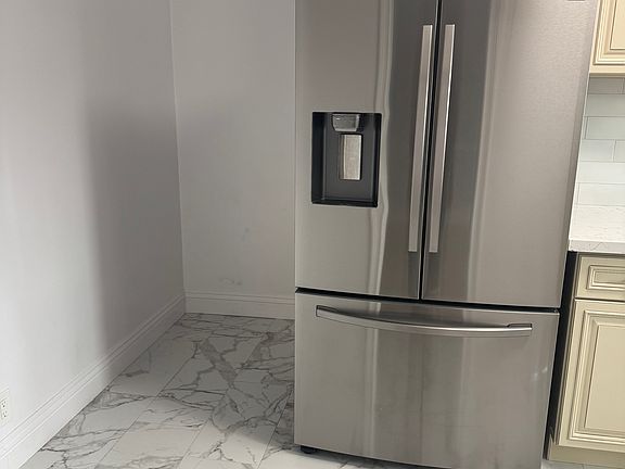 4th image of 1314 N Laurel Ave APT 6