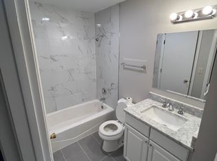 62 Terry Dr APT C, Roselle, IL 60172