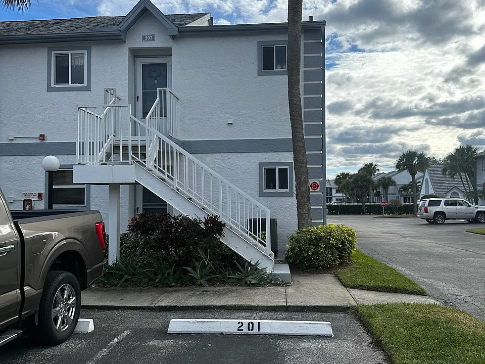 201 Ocean Park Ln #V41