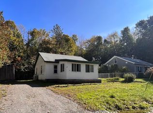 19 Elm St, Dexter, ME 04930