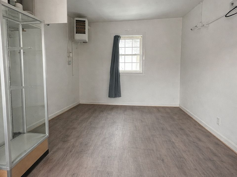 2nd image of 561 Clinton St #8