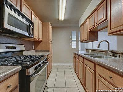 5th image of 2622 Navajo St