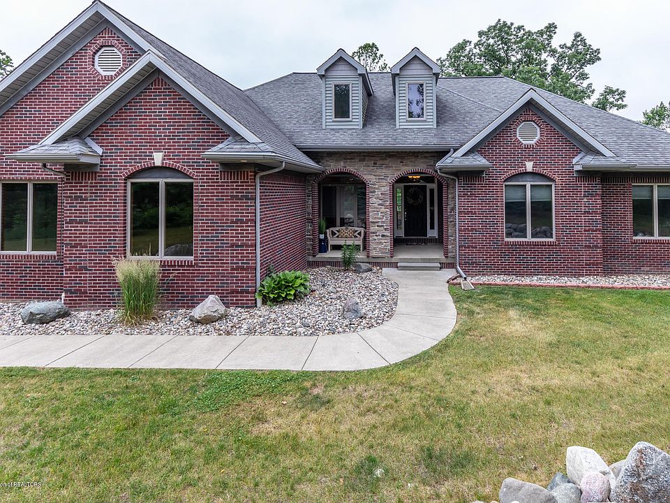 1st image of 15816 Little Lake Dr