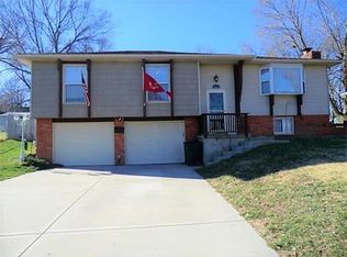 9905 NW Meadow Lane Dr, Kansas City, MO 64152