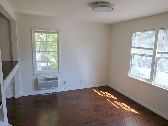 3rd image of 858 Lincoln Blvd APT 1