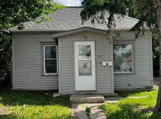 912 Valley St, Minot, ND 58701