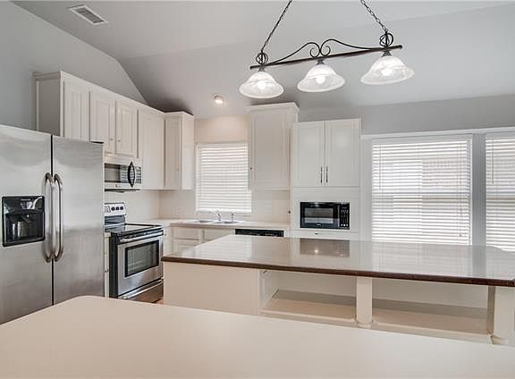 4th image of 2270 Shorecrest Dr
