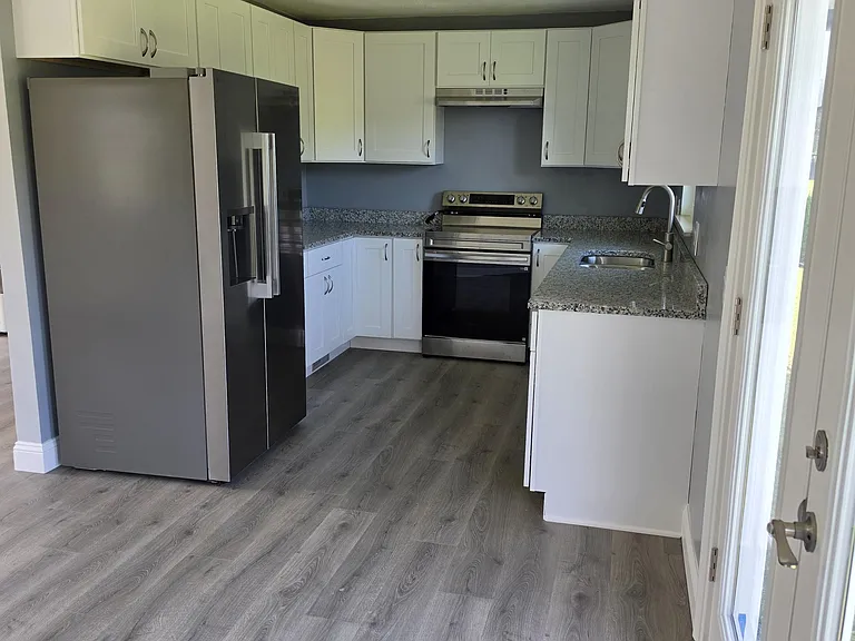 421 River Bend Dr — Photo 2