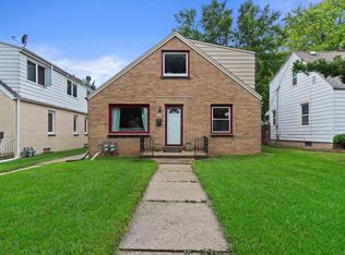 3209 N 77th St, Milwaukee, WI 53222