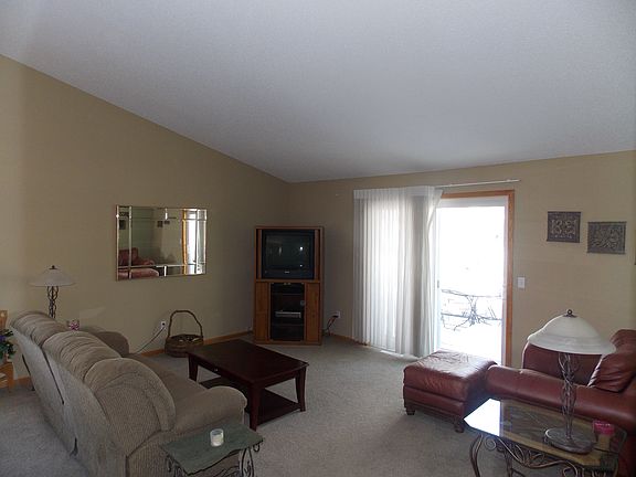 2nd image of 724 E Nicollet Blvd