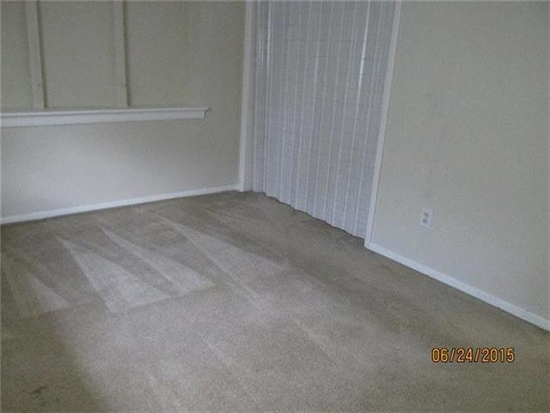 2nd image of 305 Yacht Club Dr