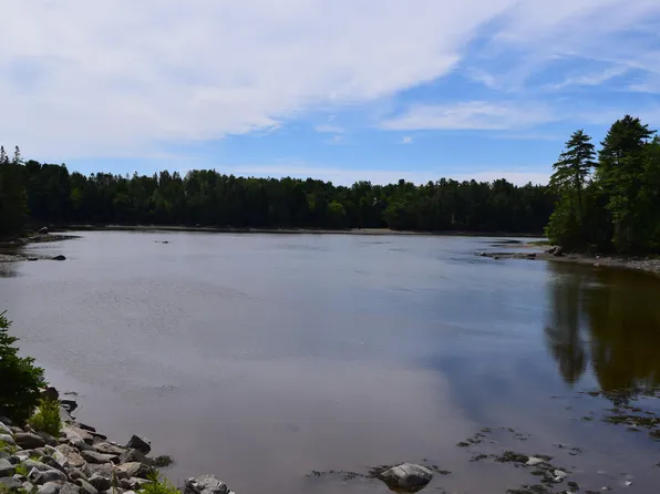 8 Seaside Drive, Sullivan, ME 04664