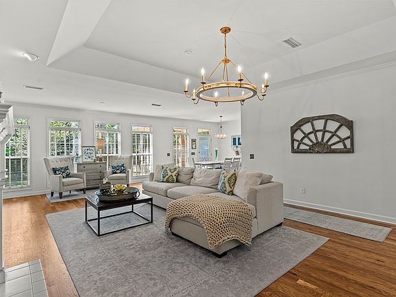 3rd image of 214 Stonegate Dr