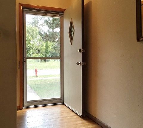 4th image of 425 Forest Preserve Dr