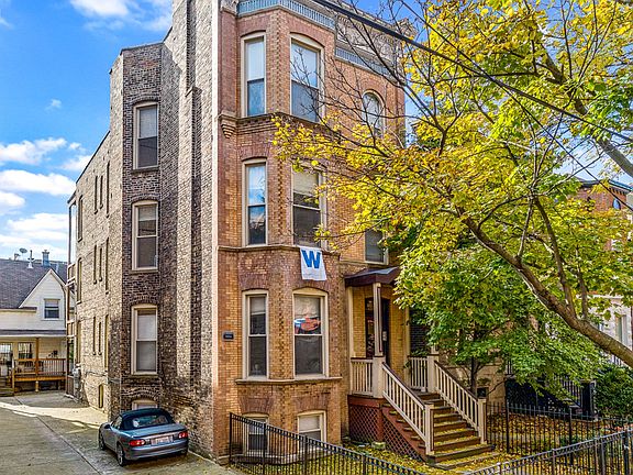 2nd image of 849 W Wellington Ave