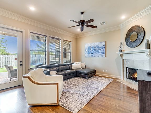 3rd image of 130 Clover Leaf Dr