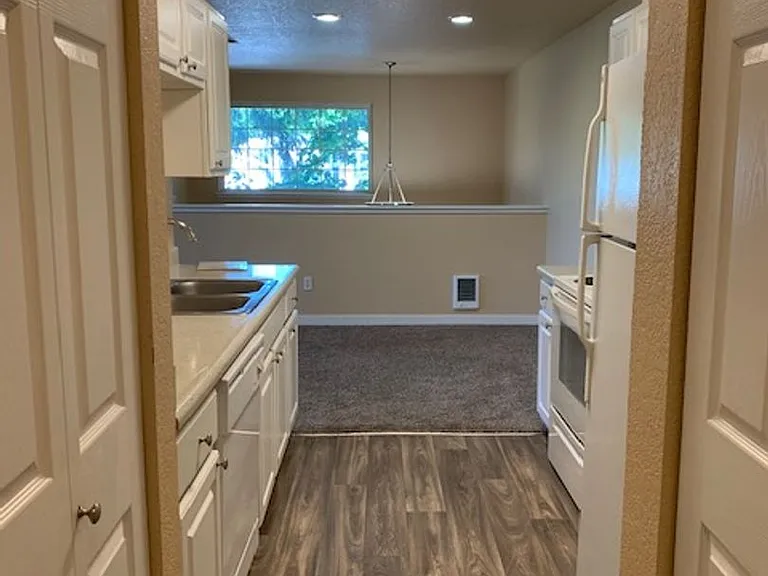 Signature Apartments — Photo 44