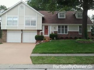 1141 NE Oak Tree Dr, Lees Summit, MO 64086