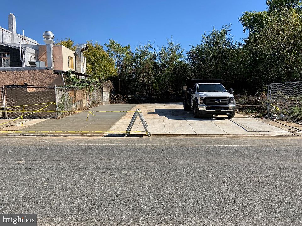1st image of 2051 N 5th St