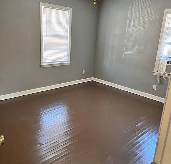 2407 Crestview Dr — Photo 8