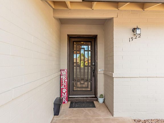 3rd image of 1922 E Laguna Dr