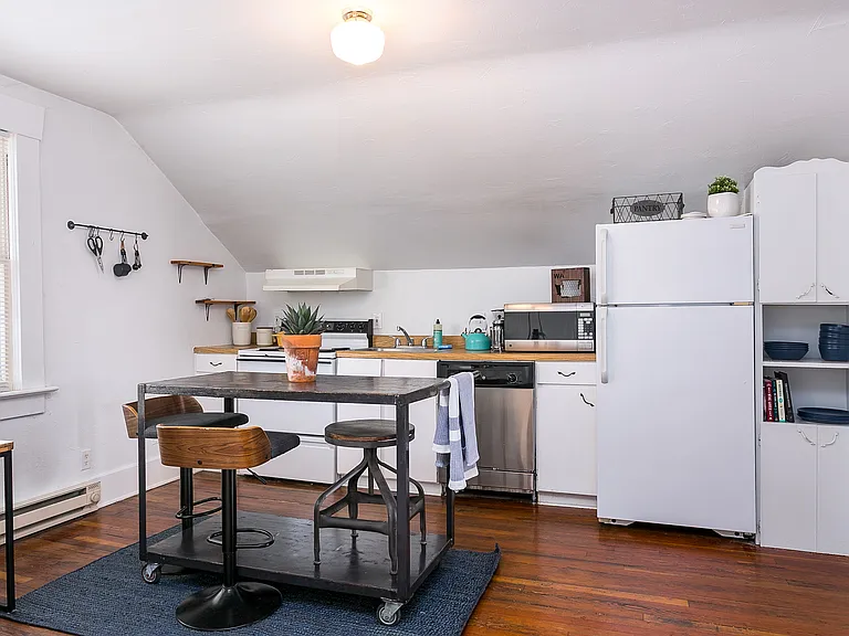 1324 Blaine Ave — Photo 10