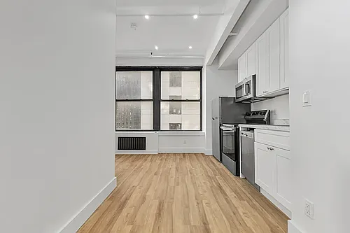248 W 35th St Photo 1