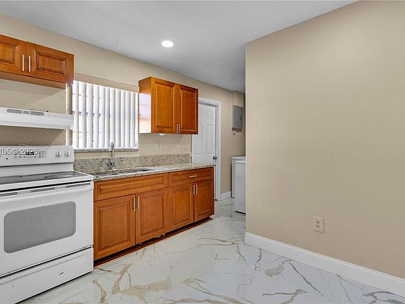 5th image of 2411 NW 208th St