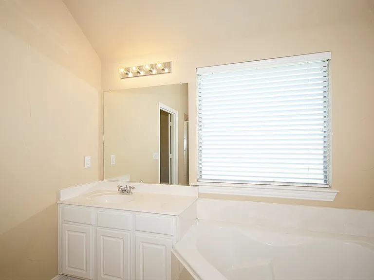 907 Mustang Ridge Dr — Photo 14