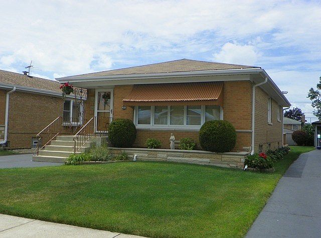 1st image of 9124 S Clifton Park Ave