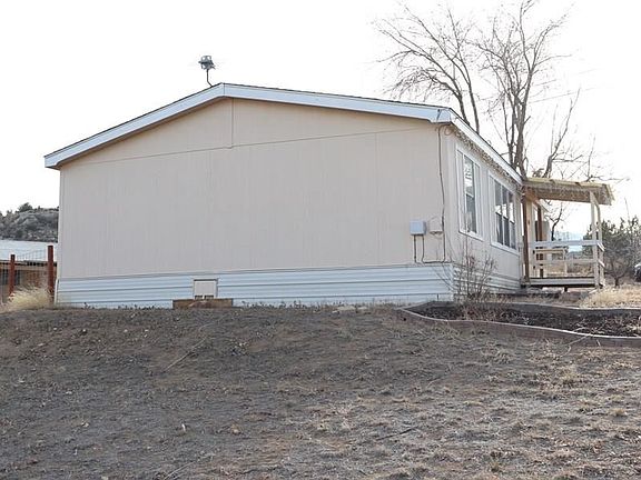 3rd image of 1624 Pinion Ave