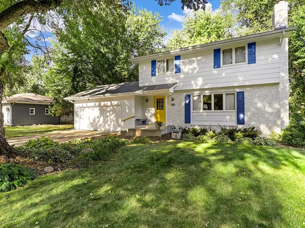 6912 Hickory Dr NE, Fridley, MN 55432