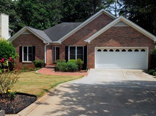1105 Secret Cove Dr, Sugar Hill, GA 30518