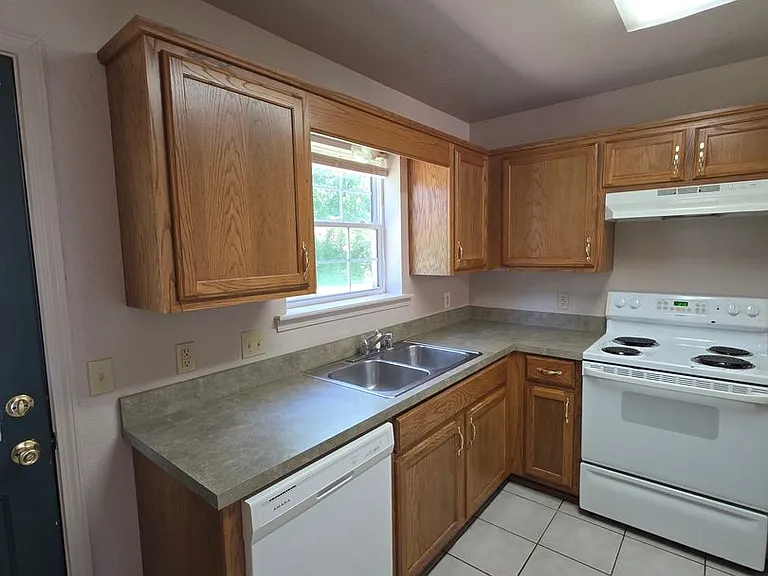 208 E F St #1 — Photo 5