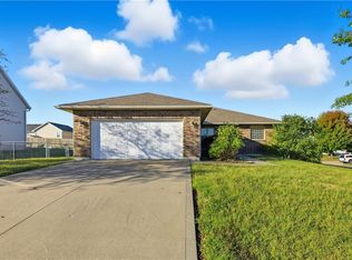 1511 Pebblecreek Dr, Warrensburg, MO 64093