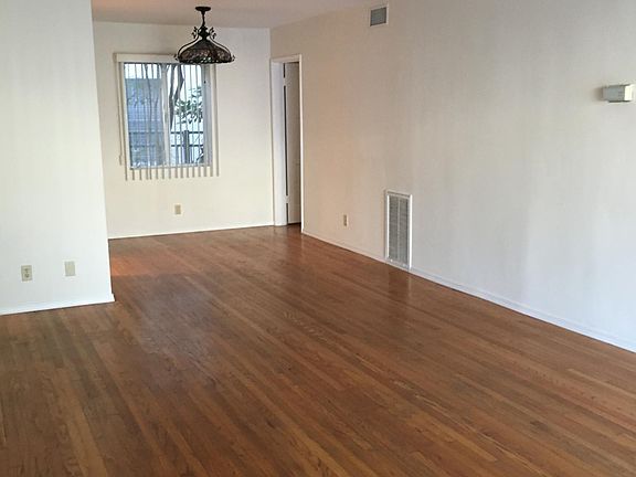 3rd image of 902 Washington Ave APT B
