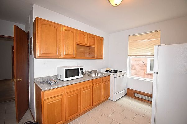 1st image of 2832 W 35th St APT 1R