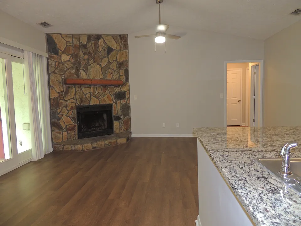 1006 Wood Creek Dr #8-1
