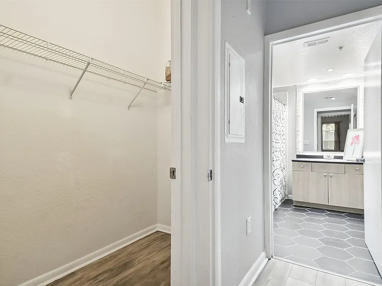 2402 W Azeele St #418 — Photo 28