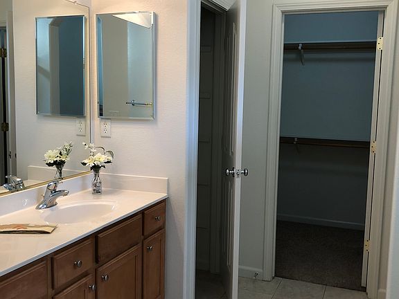 4th image of 461 Pelican Bay Cir
