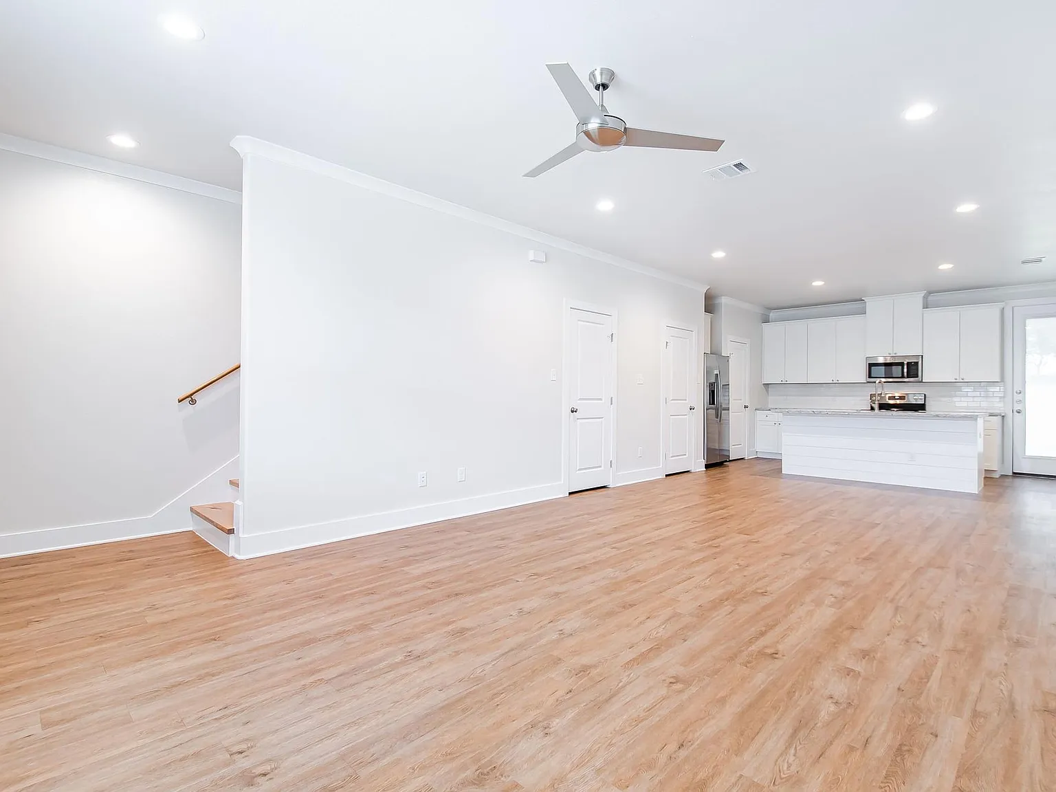 5 bed, 5.5 bath, 1987 sqft, $4,095 — Photo 4