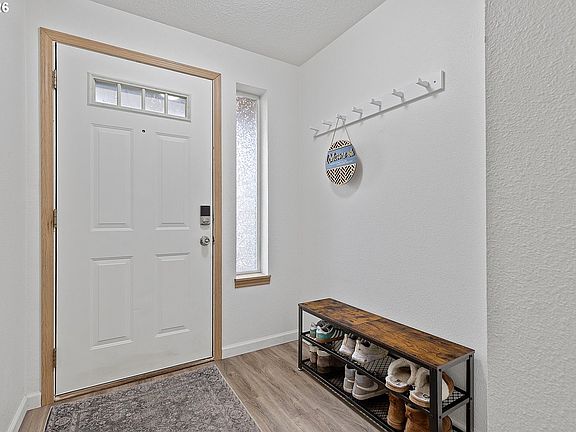 2nd image of 13949 Beavercreek Rd APT 102
