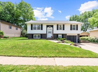 923 E Seerley Blvd, Cedar Falls, IA 50613