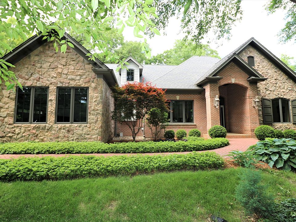 1st image of 15908 Burr Oak Dr