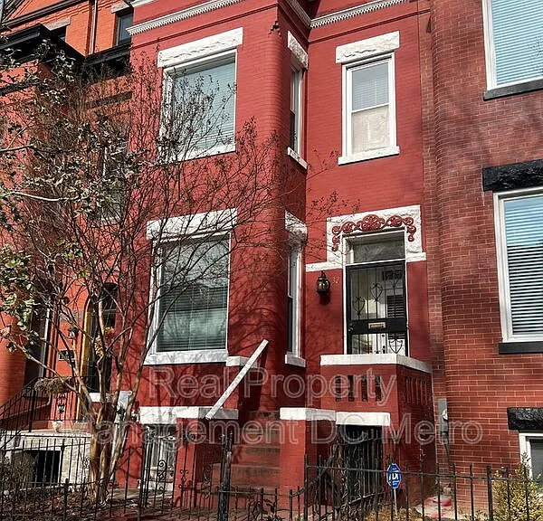 32 Quincy Pl NE #NE — Photo 1