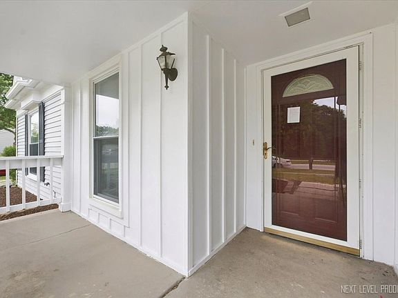 3rd image of 3235 Blaine Ct E