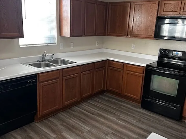 820 Wrigley Dr — Photo 8