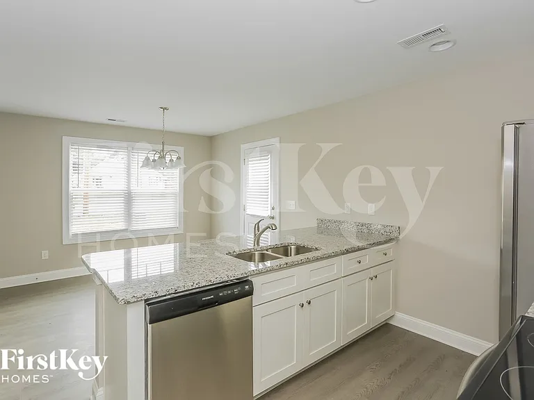 231 Front St — Photo 6