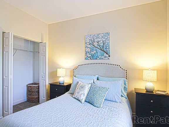 5th image of 1801 Phoenix Pl APT 407