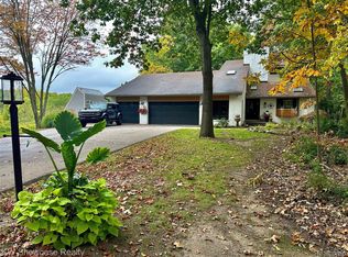 1510 Milford Hills Dr, Milford, MI 48381